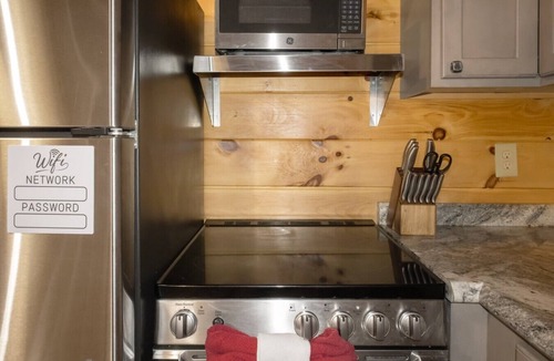 Rogers Cabin | Moonbow|Red River Gorge|Wifi|Hot Tub| Near Hiking and Climbing