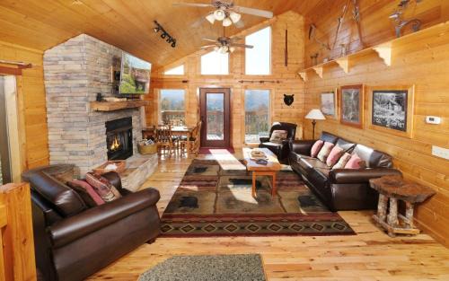 Sevierville Villa | Moonlit Hideaway