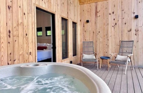 Stanton Cabin | Moonrise Meadow | RARE River BEACH, Hot Tub, RRG
