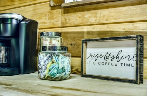 Sparta Cabin | Moonshine Cabin- beautiful Mountain views and minutes to downtown