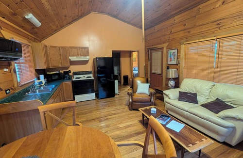 Waynesville Cabin | Moose Crossing Log Cabins, Waynesville N C 1/2 mile to Blue Ridge Pkwy.