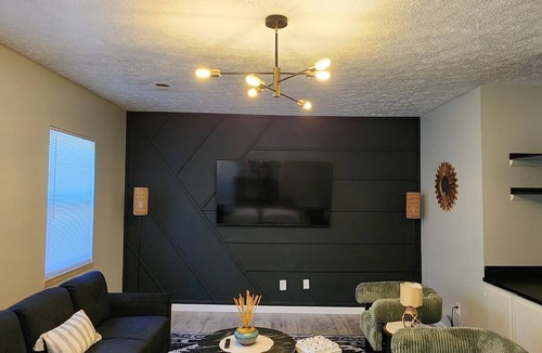 Ashland Apartment | Morning Brew With a Park View, Central to Most Places. Nucor/Kokosing stays!