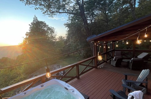 Altamont House | Mossy Falls - Bluff Views, Hot Tub & Waterfall