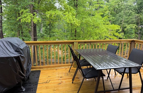 Nancy Apartment | Most Click-Worthy + All-Around Winner New Studio-Sunset Deck-Firepit-Near Marina