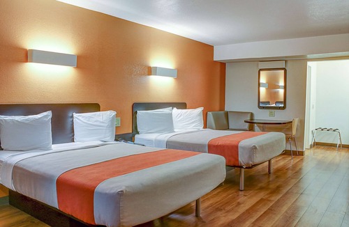 Bishop Hotel | Motel 6 Bishop, CA