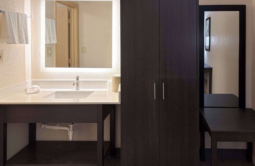 Paw Creek Hotel | Motel 6 Charlotte, NC - Northlake