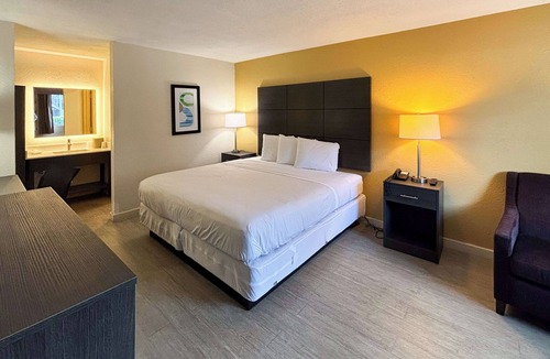 Paw Creek Hotel | Motel 6 Charlotte, NC - Northlake