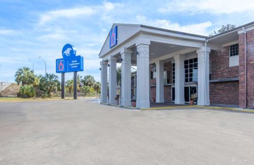 Ocala Hotel | Motel 6-Ocala, FL - Conference Center