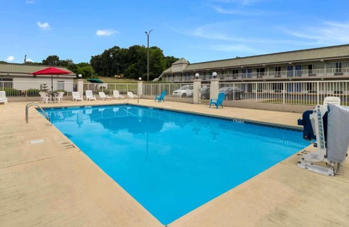 Pulaski Hotel | Motel 6-Pulaski, TN