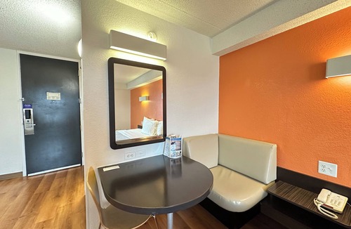 Springfield Hotel | Motel 6 Springfield, VA - Washington DC Southwest
