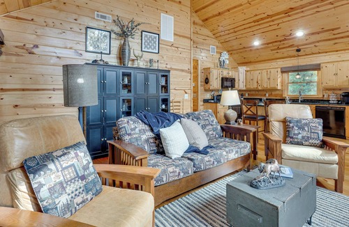 Murphy Cottage | Mount Haven Retreat : Escape With Screened Porch!