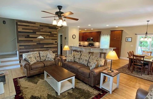 Horse Shoe House | Mountain Cottage Comfort - Highly Rated - King Beds - A+ Location - Fast WiFi