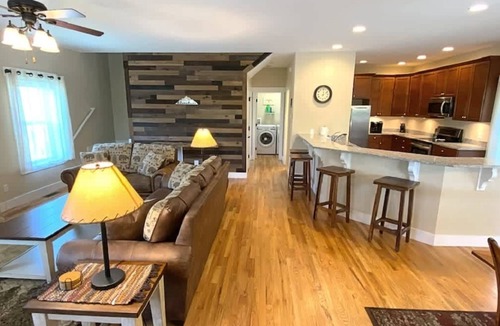 Horse Shoe House | Mountain Cottage Comfort - Highly Rated - King Beds - A+ Location - Fast WiFi