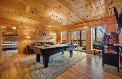Rogers Cabin | Mountain Jubilee: Sleeps 8 | Relaxing Retreat with Game Room & Hot Tub