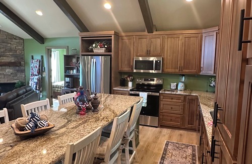 Unaka House | Mountain & Lake views. Fall Festivals, Hike, Wine, Boat in Bear Paw. New Home.