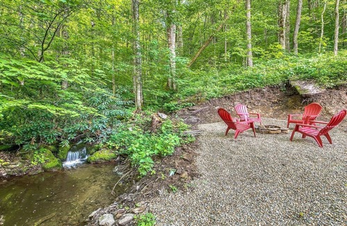 Maggie Valley Cottage | Mountain Magic-Peaceful, Cozy, Pet-Friendly Escape