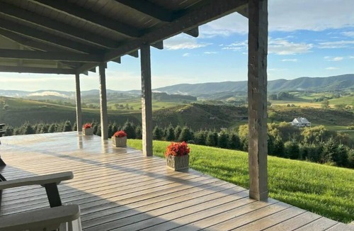 Independence Cabin | Mountain Meadows Cabin in the heart of Christmas Tree Farms with Amazing Views!n