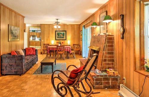Mountain Rest House | Mountain Rest Cottage w/Gas Fireplace!
