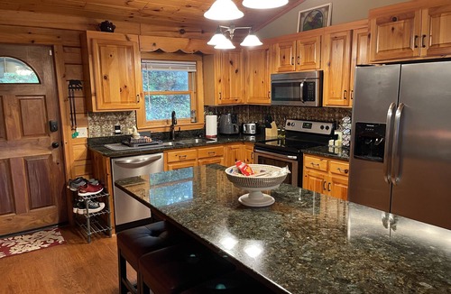 Wolf Laurel Cabin | Mountain Serenity, Log Cabin, Hot Tub, EV Charger, Ski Resort 1mi, Sleeps 9