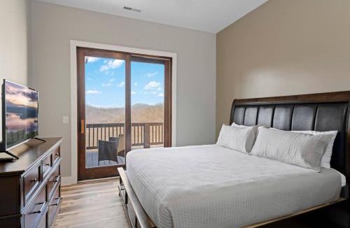 Sylva House | Mountain View B - Sylva Retreat, King Suite, Mountain View, and Hiking