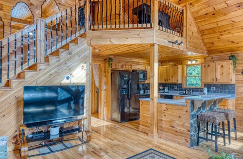 Mineral Bluff Cabin | Mountain View Cabin - Hot Tub - Fire Pit - Pool Table - Game Room