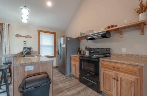 Rileyville House | Mountain-View Cabin near Luray · Sunset Views & Hot Tub · Sleeps 4