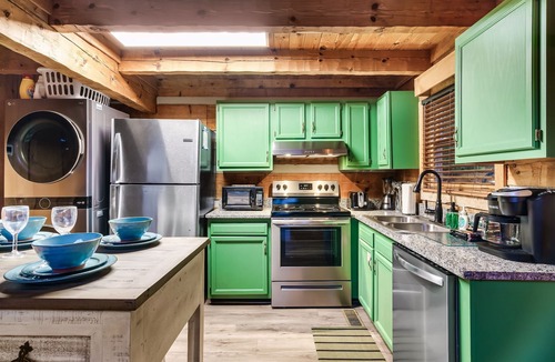 Sevierville Cabin | Mountain View Escape - 1 Bedroom Cabin in Sevierville