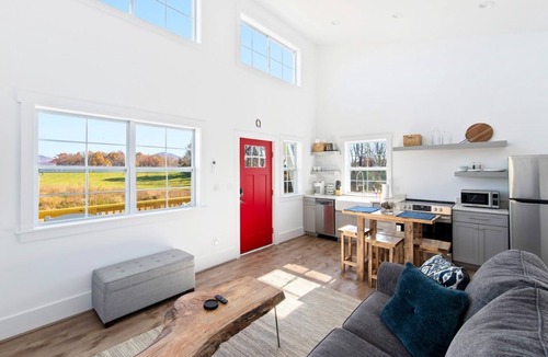 Afton Cottage | Mountain View Meadow Cottage - Blue Ridge Mountains and Virginia wine country