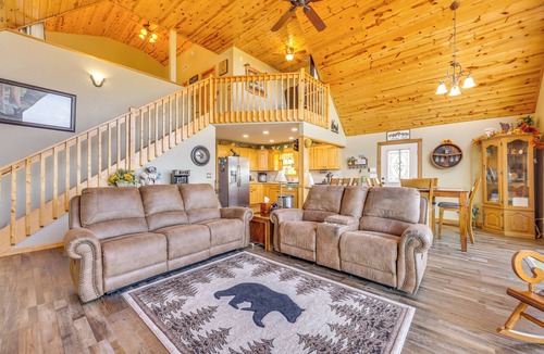 Unaka Cabin | Mountain-View Murphy Cabin w/Shared Fire Pit