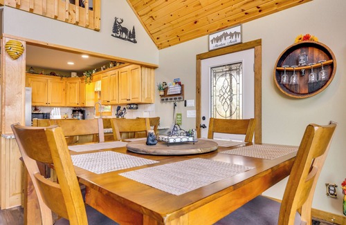 Unaka Cabin | Mountain-View Murphy Cabin w/Shared Fire Pit