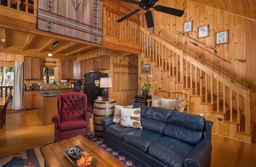 West Jefferson Cabin | Mountain Views & Cooler Days - 3BR/2BA Long Range Mtn Views w/Hot Tub & WiFi