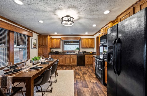 Chalet Village North Ski Chalet | Mountain Views/Game Room/Theatre Room/Jacuzzi/Fire Pit/10mins to downtown Gburg
