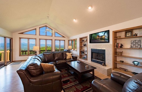 Skyland House | Mountain Views, Pet-Friendly & Jetted Tub | Asheville + Biltmore Pass
