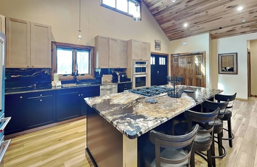 McHenry House | Mountain Whisper | Hot Tub, Fire Pit, Arcade Table