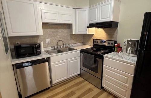 Downtown Knoxville Condo | Move-in ready 1-BR monthly-rental condo near Univ of TN and downtown Knoxville