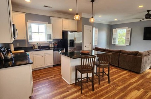 Jacksonville House | Movie Nights & Firepit-Coastal Retreat