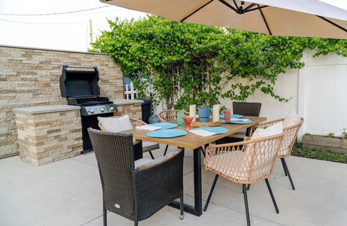 Jacksonville House | Movie Nights & Firepit-Coastal Retreat