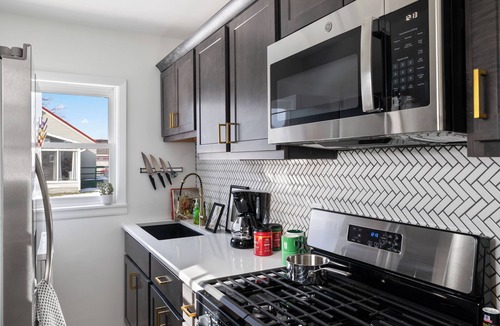 Hudson Lake House | MTM Premier, Modern 1 Bedroom, 1 Bath