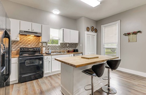 Sharon House | Mtn Views & Idyllic Setting! Clifton Forge Retreat