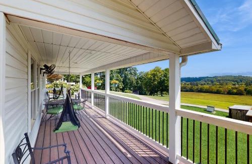 Seymour House | Mtn Views! Romantic Rural Retreat in Seymour