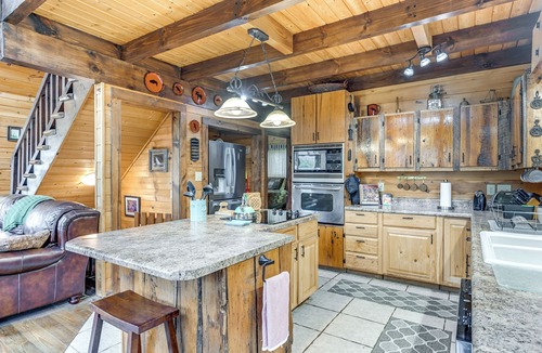 Franklin Cabin | Mtn Views, Yard, & Fire Pit: Multi-Level Cabin