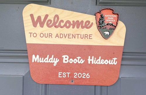 Stanton House | Muddy Boots HideoutI Cozy 2BR I 15m to RRG I Wi-Fi