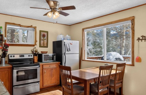 Rainbow Valley Cabin | Mueller State Park Cabin | Deck | Sleeps 6