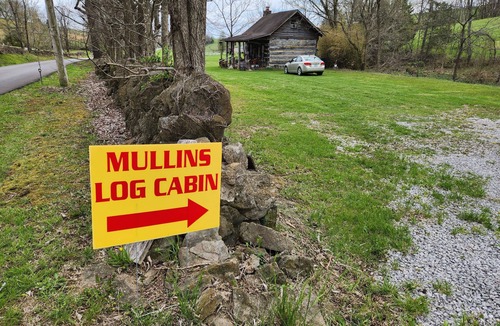Berry Cabin | Mullins Log Cabin 1850s rustic cabin near Ark Sits on 5 ac 15 min to ARK