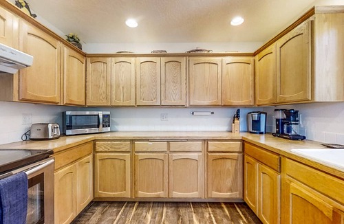 Crescent House | Multiple Unit Retreat w/Firepit & Enclosed Yard