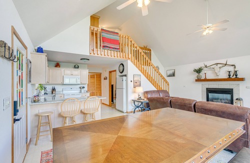 Upper Peachtree Cabin | Murphy Cabin w/Deck & Sweeping Mountain Views!