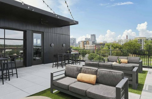 Rolling Mill Hill Condo | Muse | Sleek & stylish condo with central AC, full kitchen & fitness room