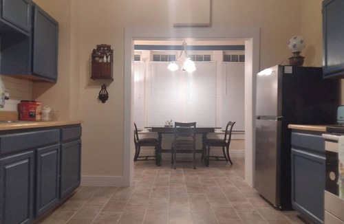 St. Joseph Apartment | Musem hilltop Place city views 6 sleeps Pet-friendly Friendly