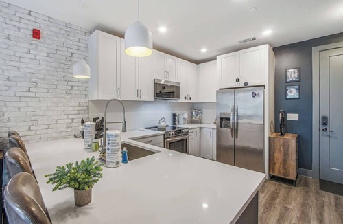 Rolling Mill Hill Condo | Music City Condo・Mins to Broadway W Rooftop Lounge
