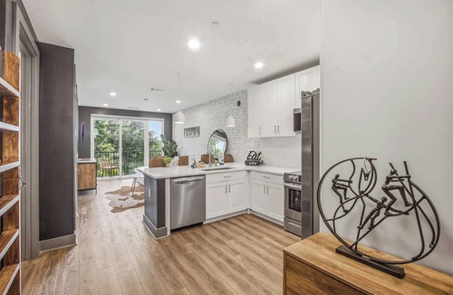 Rolling Mill Hill Condo | Music City Condo・Mins to Broadway W Rooftop Lounge